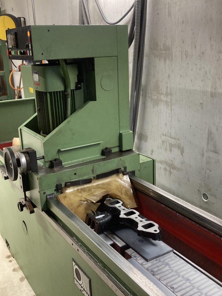 Magnetschleifmaschine der Lehmann AgroForst AG. zum schleifen von Zylinderköpfe, Holzhackermesser, Zamboni messer etc.